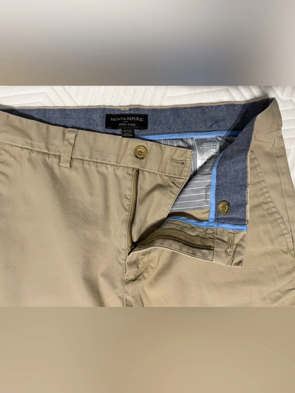 Banana Republic Men's Aiden Chino in Khaki 33x30